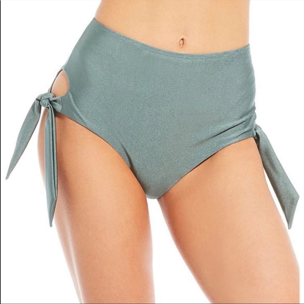 Chelsea & Violet Highwaisted swim bottom XS
